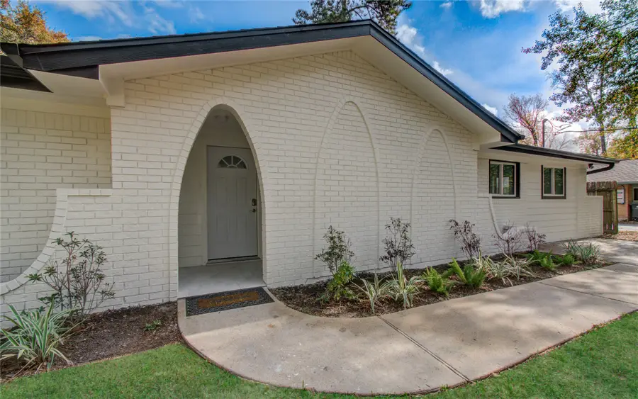 27226 Blueberry Hill Drive, Conroe, TX 77385 - Image #2