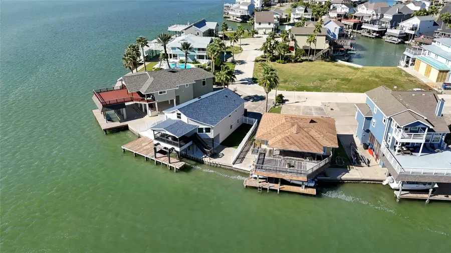 130 Tamana Drive, Tiki Island, TX 77554 - #3