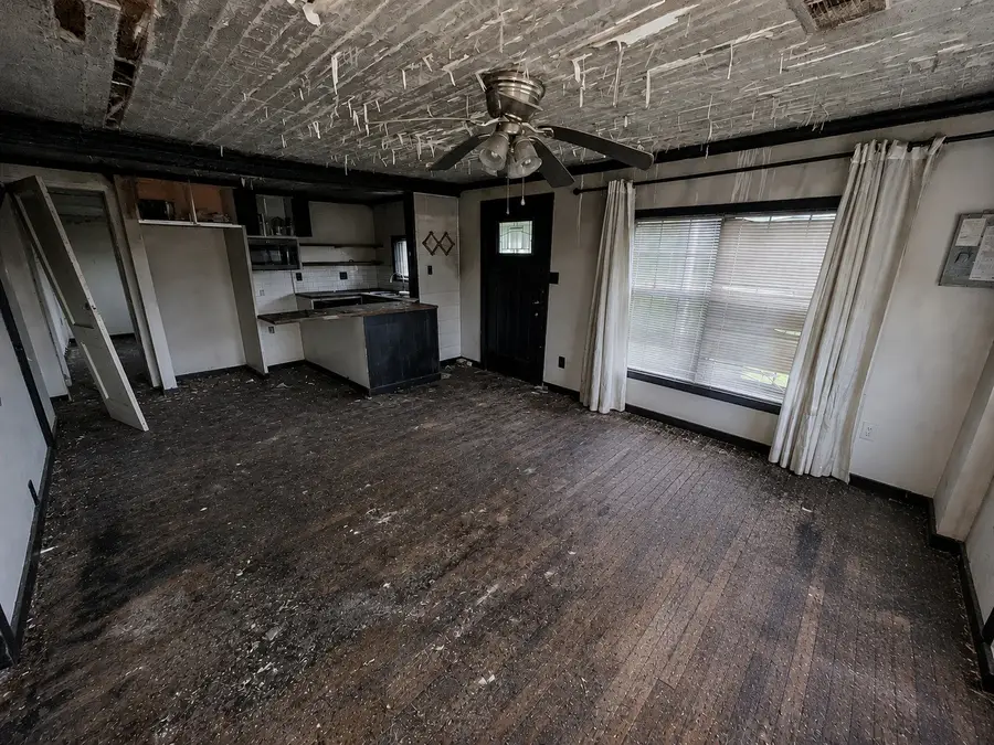 613 E Wilkins Street, Angleton, TX 77515 - #2