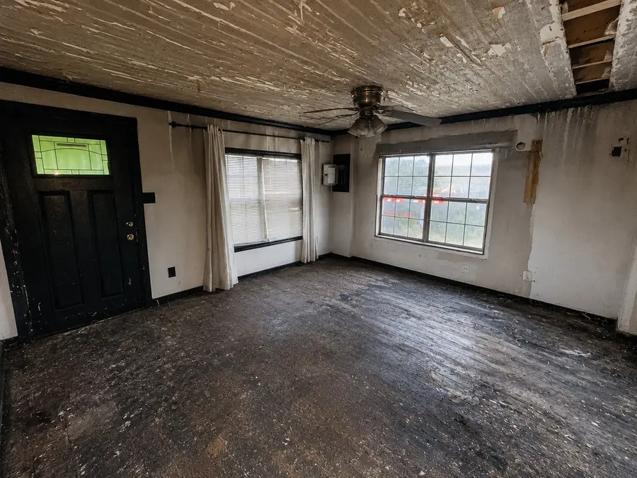 613 E Wilkins Street, Angleton, TX 77515 - #3