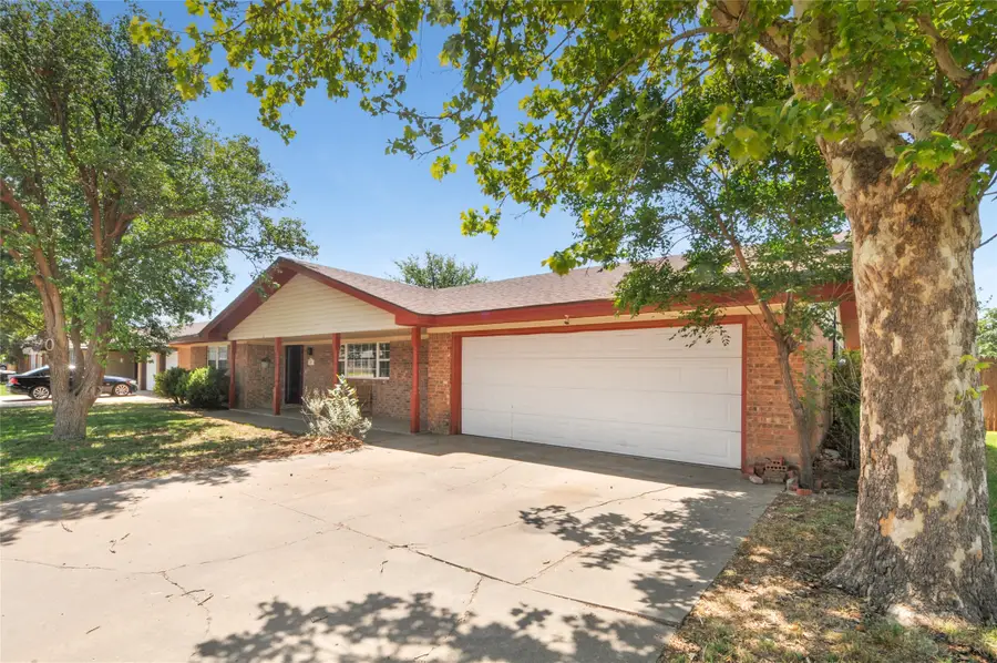 120 Cherokee Drive, Hereford, TX 79045 - #2