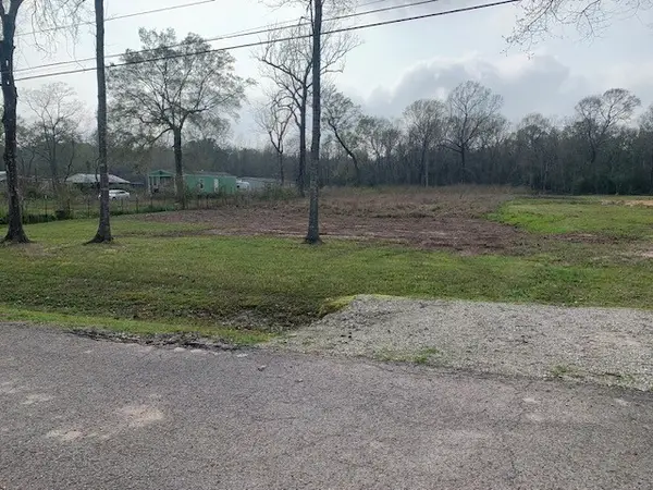 421 County Road 4012, Dayton, TX 77535