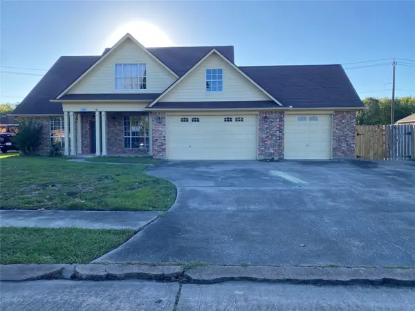 127 Indian Warrior Trail, Lake Jackson, TX 77566