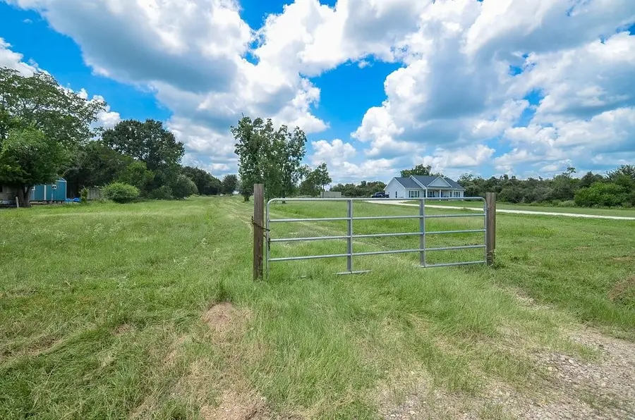 3853 College Street, Sealy, TX 77474 - #3
