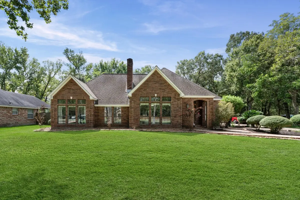 205 Oetken W, Anahuac, TX 77514 - #1