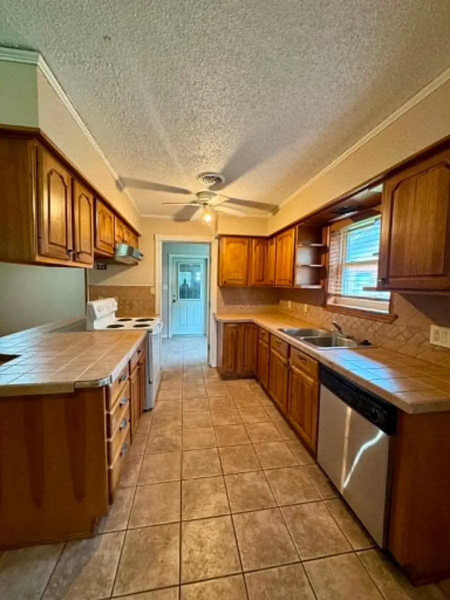 2901 Del Monte Avenue, Bay City, TX 77414 - #3