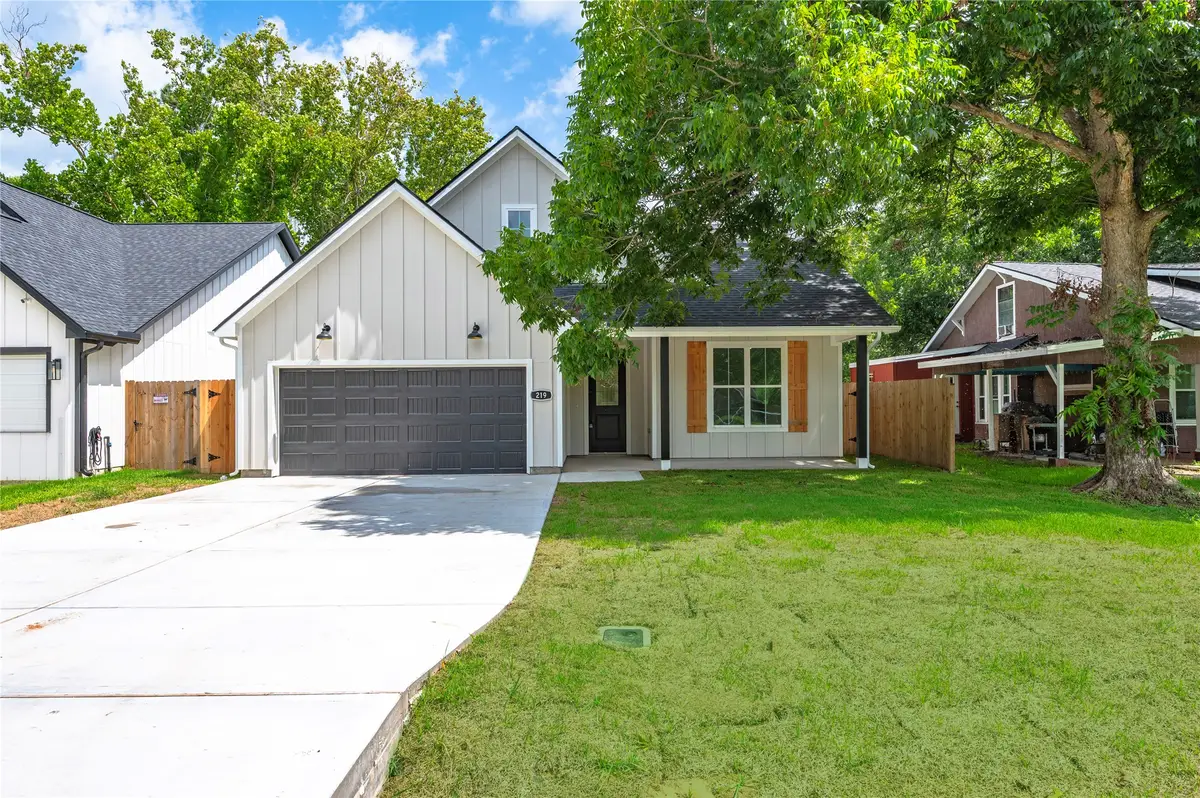 219 E Southland Avenue, Alvin, TX 77511 - #1