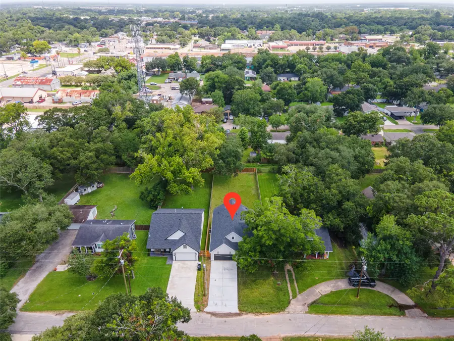 219 E Southland Avenue, Alvin, TX 77511 - #2