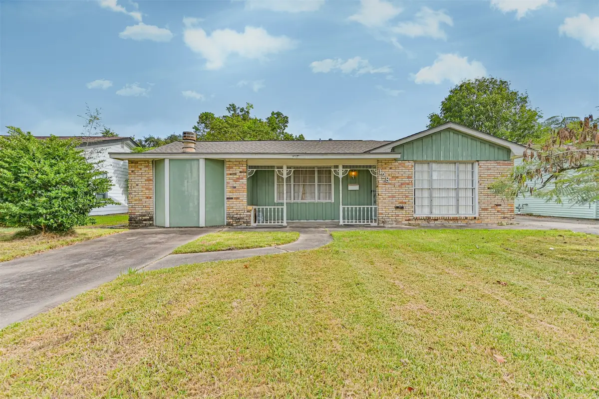 128 Forest Oaks Lane, Lake Jackson, TX 77566 - #1