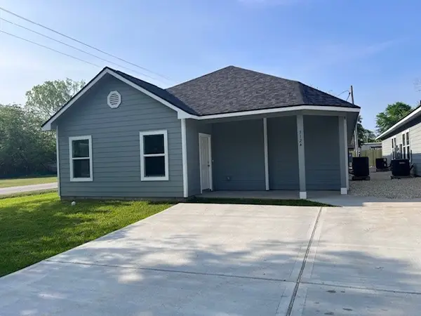 207 S Campbell Street #A/B, Willis, TX 77378