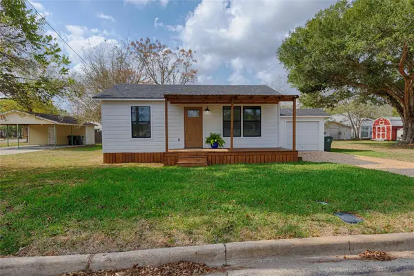 314 S Ridge Street, Hallettsville, TX 77964
