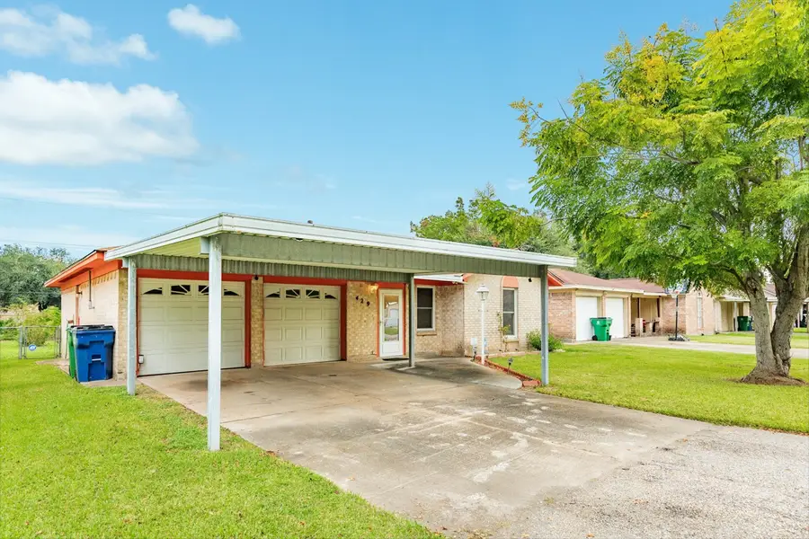 429 E Kiber Street, Angleton, TX 77515 - Image #2
