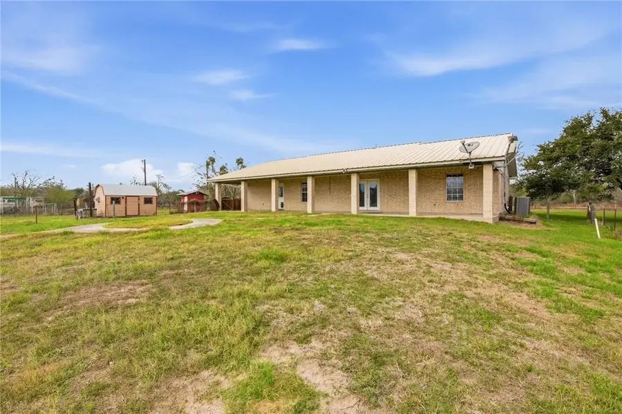 62 North Street, Cuero, TX 77989 - #2