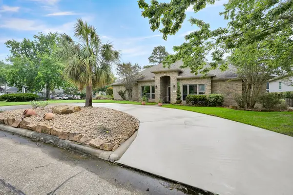 221 Edgewood Drive, Montgomery, TX 77356