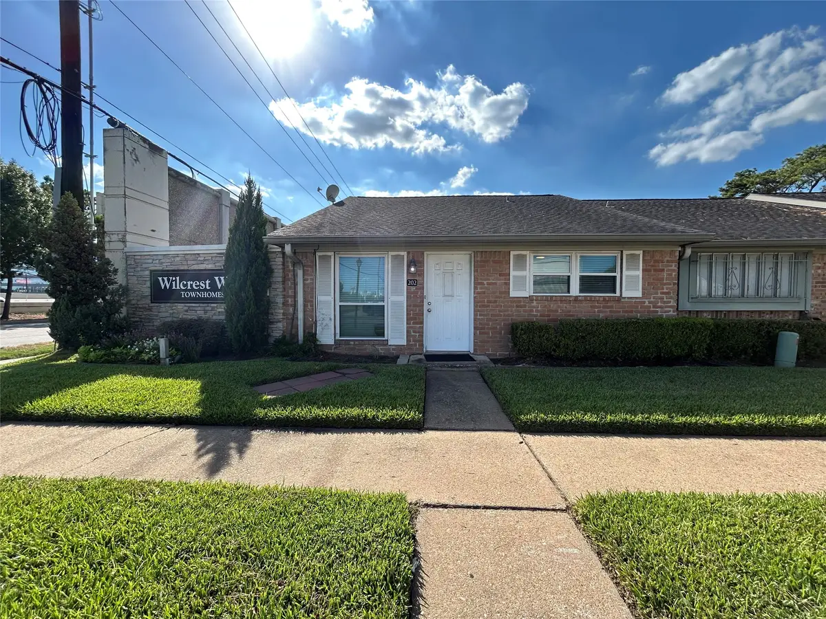 202 W Tri Oaks Ln #202, Houston, TX 77043 - #1