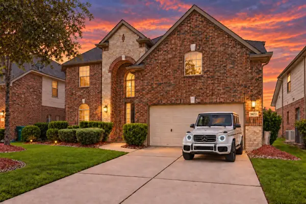 9422 Emerald Lakes Drive, Rosharon, TX 77583
