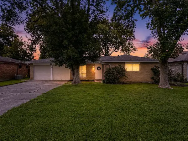16915 Tibet Road, Friendswood, TX 77546