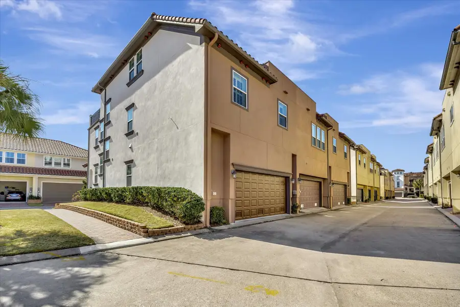 6 W Oaks Drive, Houston, TX 77058 - Image #3