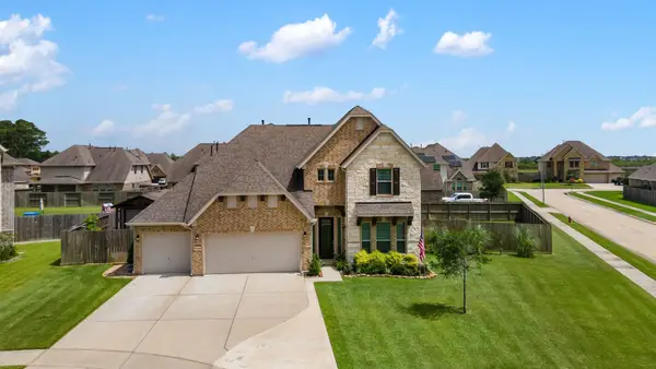 13314 Village Circle Drive, Mont Belvieu, TX 77535