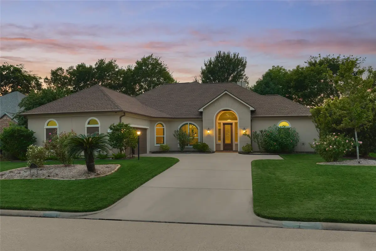 126 Hillsborough Drive W, Montgomery, TX 77356 - Image #1