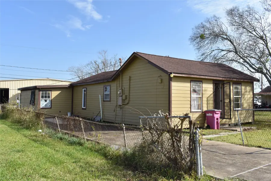 22 N Avenue D, Freeport, TX 77541 - Image #3