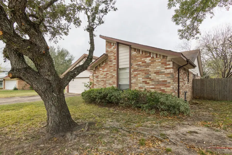 3742 Royal Manor Drive, Houston, TX 77082 - Image #3