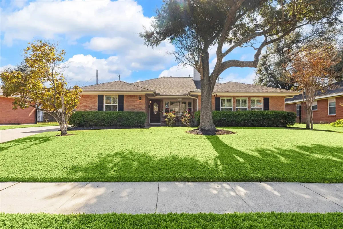 6335 Waltway Drive, Houston, TX 77008 - Image #1