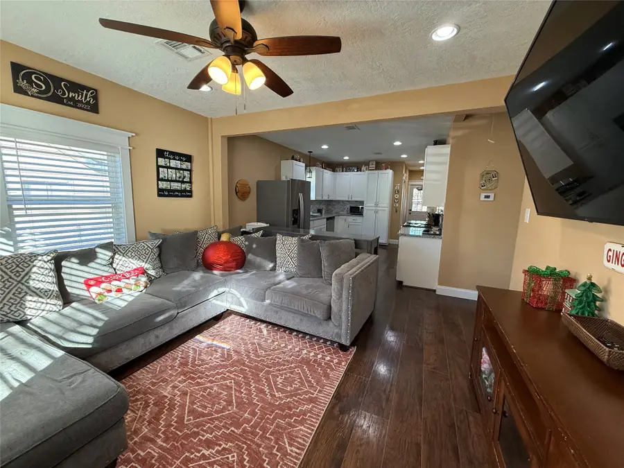 212 W Jordan, Alvin, TX 77511 - Image #2