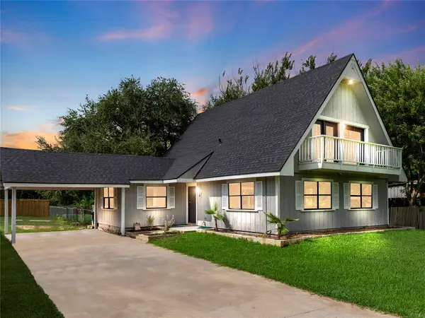 305 Johnson Avenue, Palacios, TX 77465