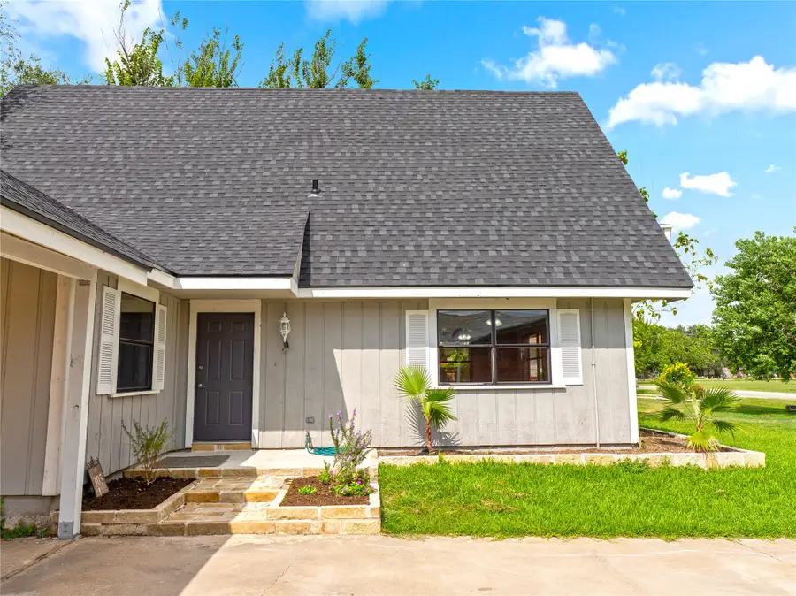 305 Johnson Avenue, Palacios, TX 77465 - Image #3