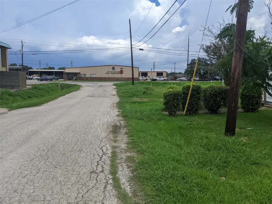 107 Correll Avenue, Wharton, TX 77488 - #2