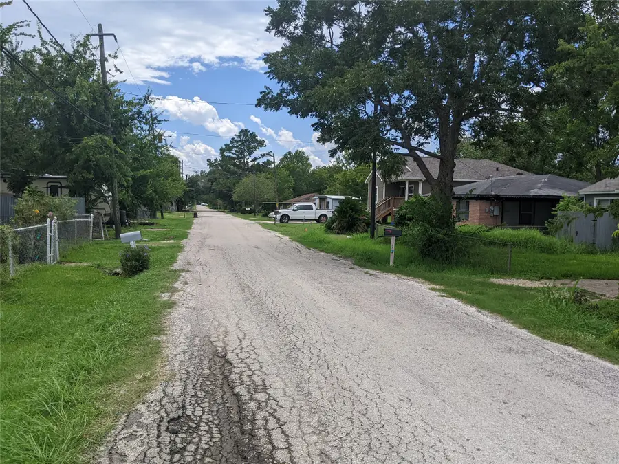 107 Correll Avenue, Wharton, TX 77488 - #3