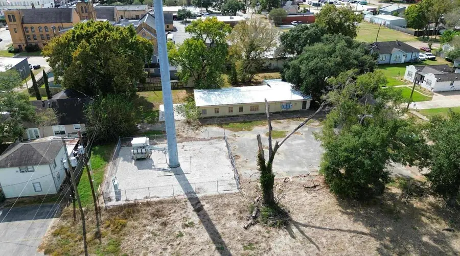 608 Travis Street, Liberty, TX 77575 - #2
