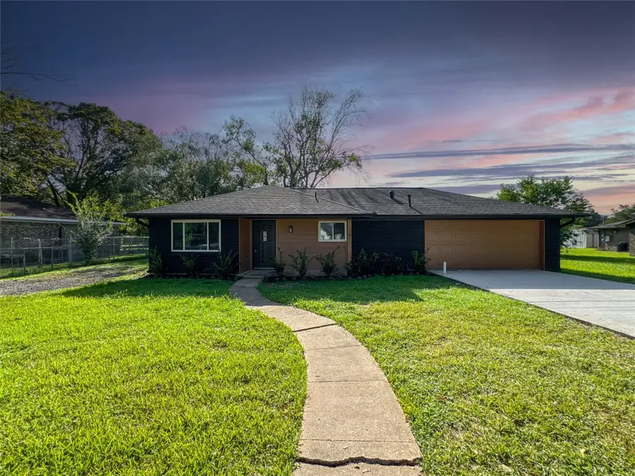 3811 Anna Court, Santa Fe, TX 77517 - Image #2