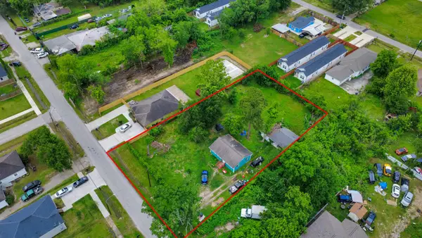 8511 Peachtree Street, Houston, TX 77016