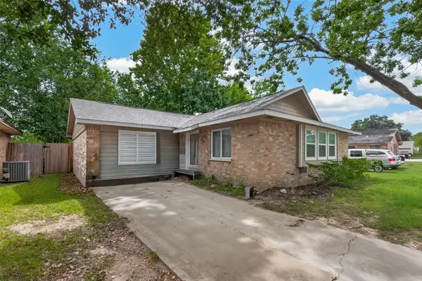 5022 Castlecreek Lane, Houston, TX 77053