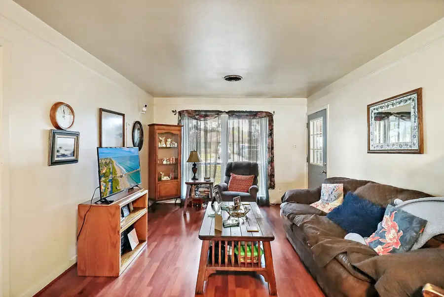 204 Chandler Drive, Baytown, TX 77521 - Image #3