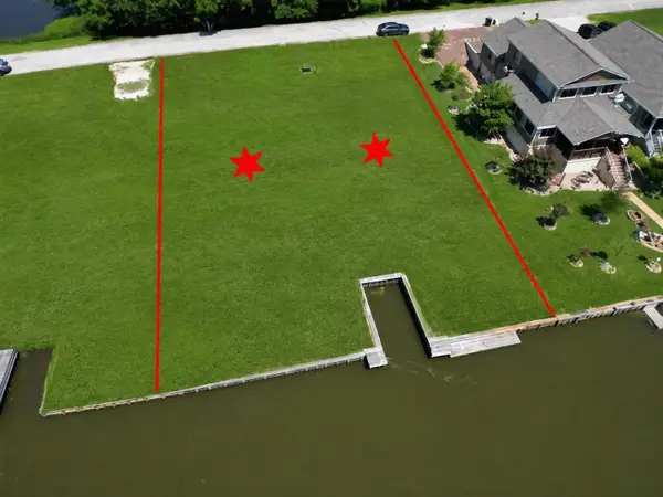 94 Wildwood Lake Drive, Huntsville, TX 77340