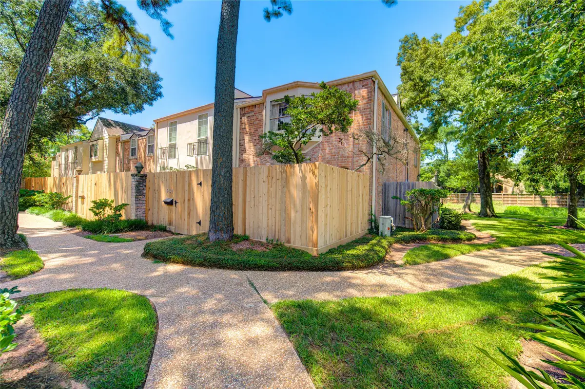 939 Wax Myrtle Lane, Houston, TX 77079 - #1