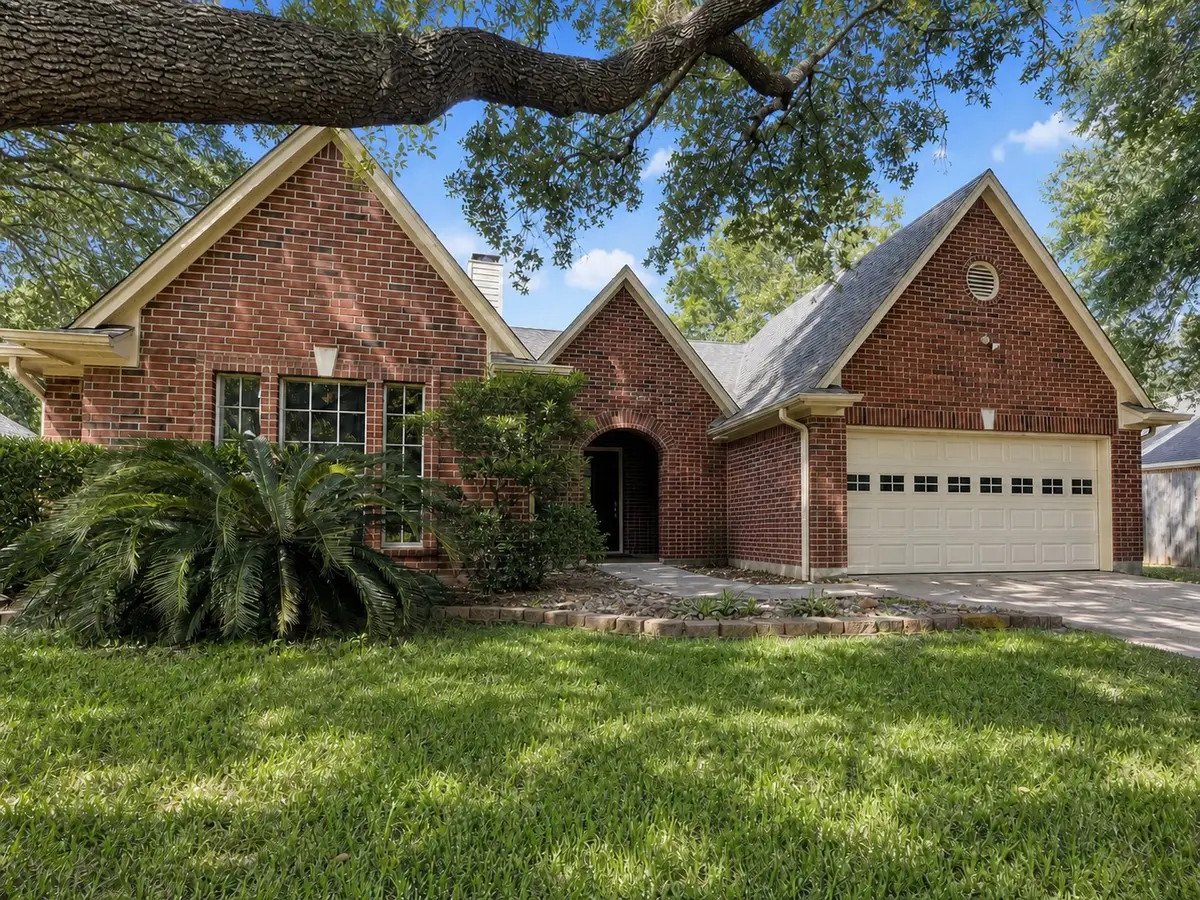 1105 E Adoue Street, Alvin, TX 77511 - #1
