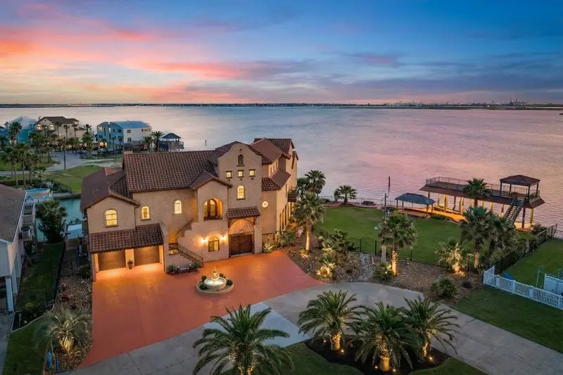 506 Sunset Circle, Tiki Island, TX 77554 - #1