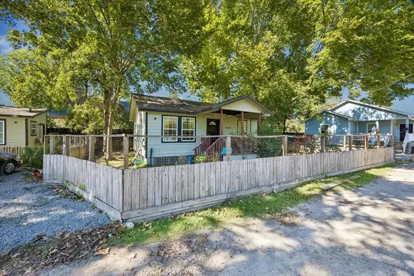 1218 & 1216 Paul Quinn Street, Houston, TX 77091