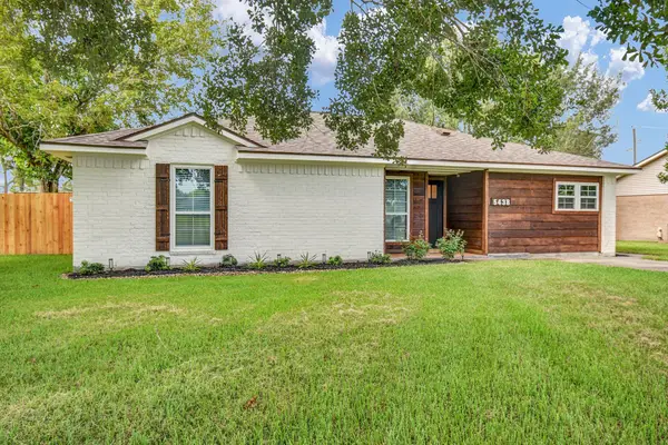 5438 Novak Court, Danbury, TX 77534