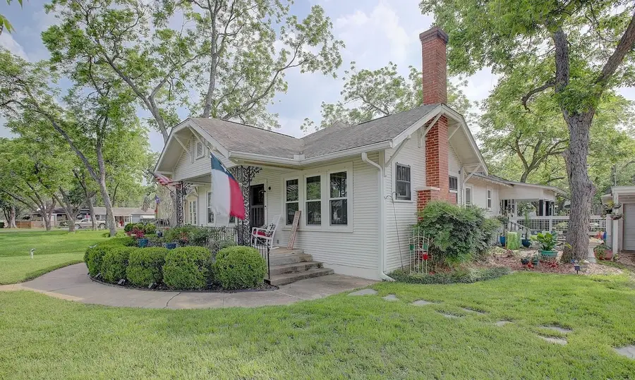 242 S Franklin Street, La Grange, TX 78945 - #3