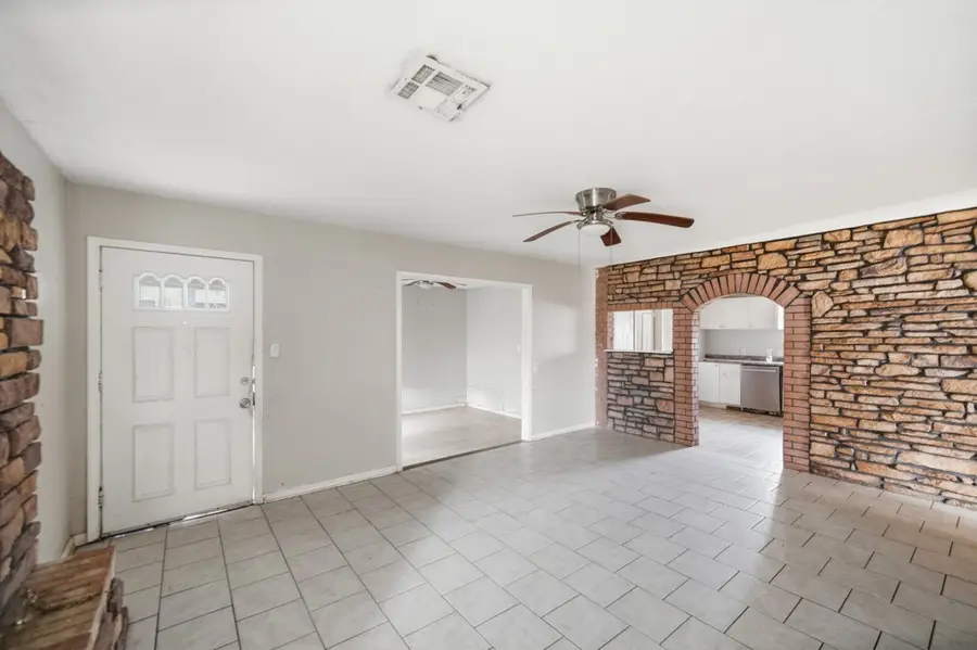 8654 Sonneville Drive, Houston, TX 77080 - Image #3