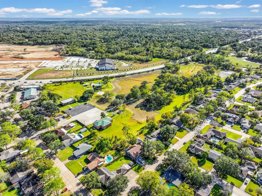 4015 Ravine Drive, Friendswood, TX 77546 - Image #3