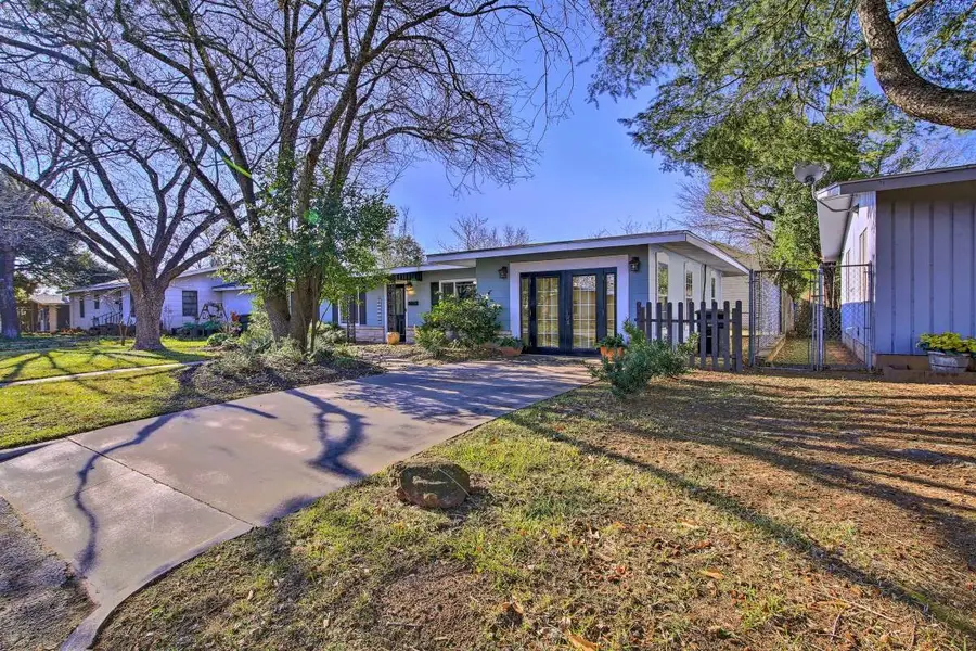 811 W Schubert Street, Fredericksburg, TX 78624 - #2