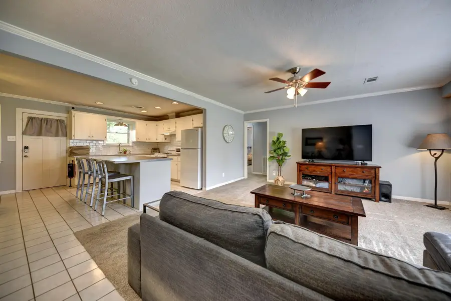 204 Meadow Lane, Brenham, TX 77833 - Image #2