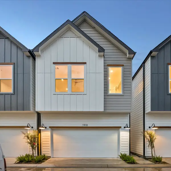 1918 Luna Woods Lane, Houston, TX 77055