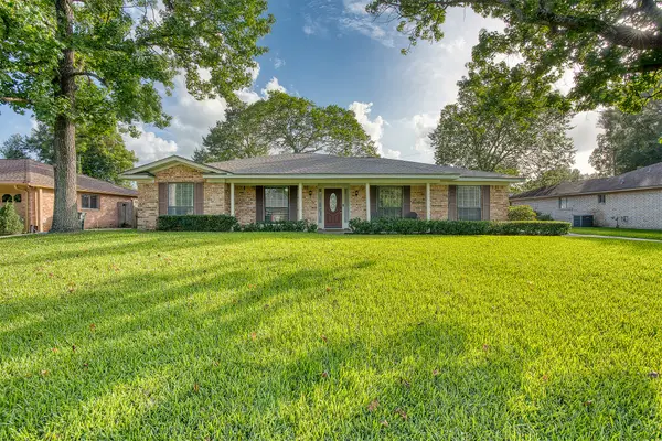 935 Chatwood Drive, Beaumont, TX 77706